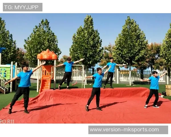 足球的晨曦照亮了梦想的舞台，携手共创辉煌的未来